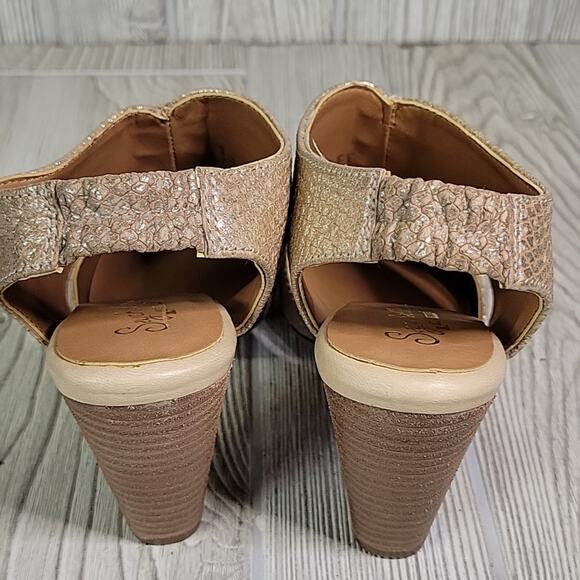 Seychelles Whirl Embossed Gold Metallic Round Toe Slingback Pumps Womens 6.5 NEW - Picture 6 of 15